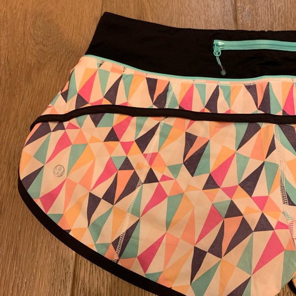 Lululemon Pow Pink Stained Glass Mosaics Speed short size 4 - Picture 6 of 6